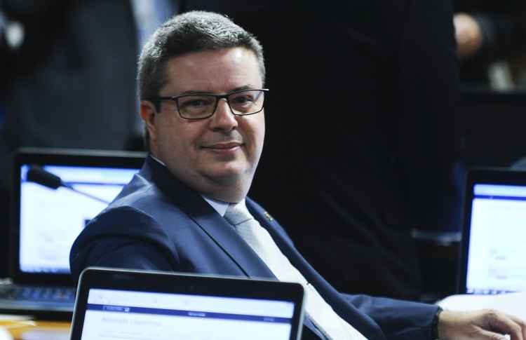 O ex-governador e atual senador por Minas Gerais, Antonio Anastasia (PSDB), foi escolhido relator da comissão do impeachment no Senado(foto: Marcos Oliveira/Agência Senado/Divulgação) O ex-governador e atual senador por Minas Gerais, Antonio Anastasia (PSDB), foi escolhido relator da comissão do impeachment no Senado(foto: Marcos Oliveira/Agência Senado/Divulgação)
