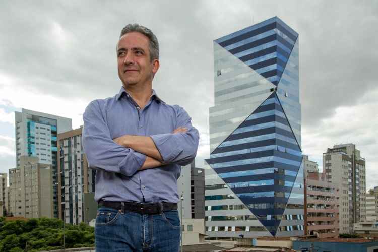 O imponente prédio comercial Domani Business Center, da Caparaó, na rua da Bahia, Lourdes, é um dos projetos mais emblemáticos de Bernardo Farkasvölgyi: O imponente prédio comercial Domani Business Center, da Caparaó, na rua da Bahia, Lourdes, é um dos projetos mais emblemáticos de Bernardo Farkasvölgyi: