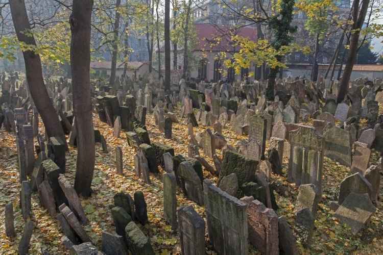 Conheça o Antigo Cemitério Judeu de Praga, que tem mais de 10 &#39;andares&#39; e 12 mil lápides - Atualidades