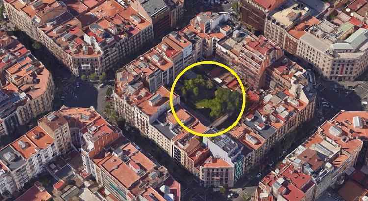 A área verde (circulada em amarelo) que o restaurante Bellavista considera fazer parte de sua estrutura, segundo os moradores da região, pertence ao bairro Eixample(foto: Google Maps/Reprodução) A área verde (circulada em amarelo) que o restaurante Bellavista considera fazer parte de sua estrutura, segundo os moradores da região, pertence ao bairro Eixample(foto: Google Maps/Reprodução)