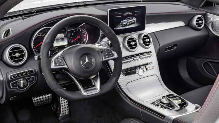 Painel de instrumentos do C43 AMG tem DNA Mercedes-Benz(foto: Mercedes-AMG/Divulgação) Painel de instrumentos do C43 AMG tem DNA Mercedes-Benz(foto: Mercedes-AMG/Divulgação)