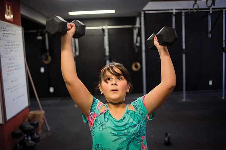 Além de ginástica olímpica, pilates e dança de rua, há dois meses Isabela Silva, 9 anos, pratica crossfit. Além de ginástica olímpica, pilates e dança de rua, há dois meses Isabela Silva, 9 anos, pratica crossfit.