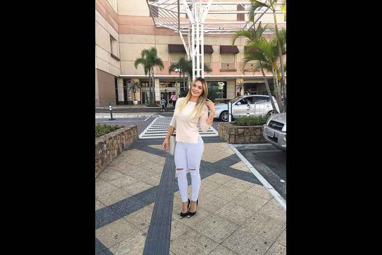 Izabel Kulkamp, mulher do jogador Giovanni Augusto, depois da cirurgia: Izabel Kulkamp, mulher do jogador Giovanni Augusto, depois da cirurgia: