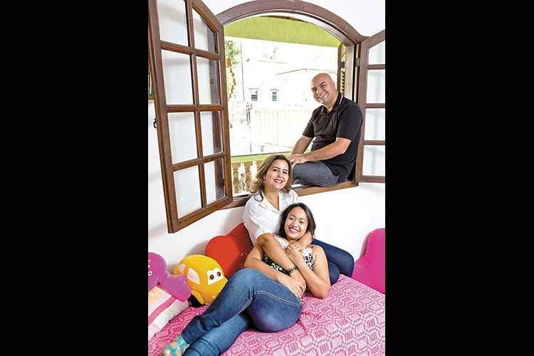 A assistente social Poliane Morais e o consultor técnico Igor Dias com a filha Daisy, de 17 anos, adotada há sete meses. A assistente social Poliane Morais e o consultor técnico Igor Dias com a filha Daisy, de 17 anos, adotada há sete meses.