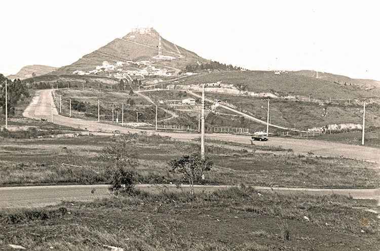 O bairro Vila da Serra na década de 1990: apesar de oferecer infraestrutura, região só viria a ser ocupada, de fato, nos anos 2000(foto: Eustáquio Soares /EM) O bairro Vila da Serra na década de 1990: apesar de oferecer infraestrutura, região só viria a ser ocupada, de fato, nos anos 2000(foto: Eustáquio Soares /EM)