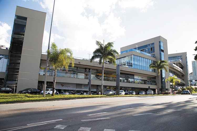 Fachada do Serena Mall: empreendimento vem registrando crescimento em torno de 15% ao ano e deve ganhar espaço para alimentação neste ano(foto: Ronaldo Dolabella/Encontro) Fachada do Serena Mall: empreendimento vem registrando crescimento em torno de 15% ao ano e deve ganhar espaço para alimentação neste ano(foto: Ronaldo Dolabella/Encontro)