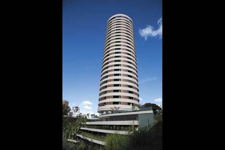 A torre Terra, da EPO, que deve ser entregue ainda neste semestre: mais de 90% das unidades, com pelo menos 200 m2, já foram comercializadas(foto: Ronaldo Dolabella/Encontro) A torre Terra, da EPO, que deve ser entregue ainda neste semestre: mais de 90% das unidades, com pelo menos 200 m2, já foram comercializadas(foto: Ronaldo Dolabella/Encontro)