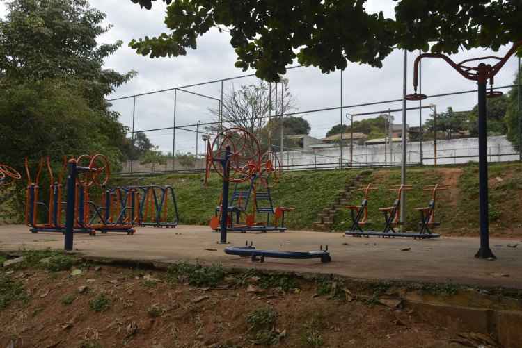 Quem gosta de fazer atividade física ainda pode aproveitar a academia ao ar livre instalada dentro do parque(foto: Pablo Pacheco/PBH/Divulgação) Quem gosta de fazer atividade física ainda pode aproveitar a academia ao ar livre instalada dentro do parque(foto: Pablo Pacheco/PBH/Divulgação)