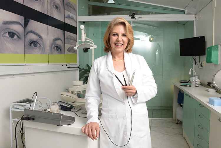 A micropigmentadora e esteticista Rosamélia Ferreira é uma das pioneiras no Brasil: A micropigmentadora e esteticista Rosamélia Ferreira é uma das pioneiras no Brasil: