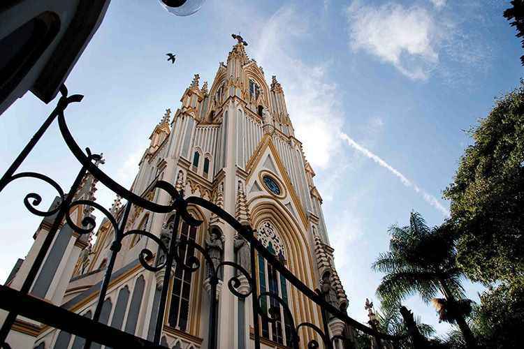 Basílica de Nossa Senhora de Lourdes: inaugurado em 1923, templo é responsável por nomear o bairro e por ser o ponto de encontro das tradicionais famílias da região(foto: Cláudio Cunha/Encontro) Basílica de Nossa Senhora de Lourdes: inaugurado em 1923, templo é responsável por nomear o bairro e por ser o ponto de encontro das tradicionais famílias da região(foto: Cláudio Cunha/Encontro)