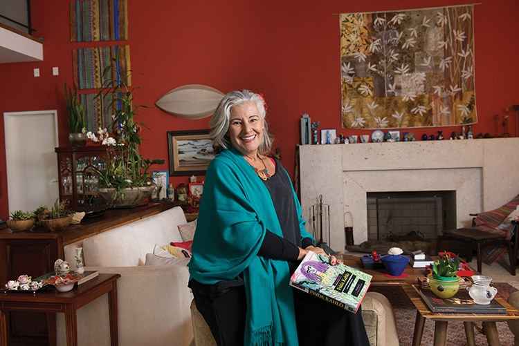A artista plástica e coordenadora de história da arte Cássia Duarte e seu acervo de Frida: A artista plástica e coordenadora de história da arte Cássia Duarte e seu acervo de Frida: