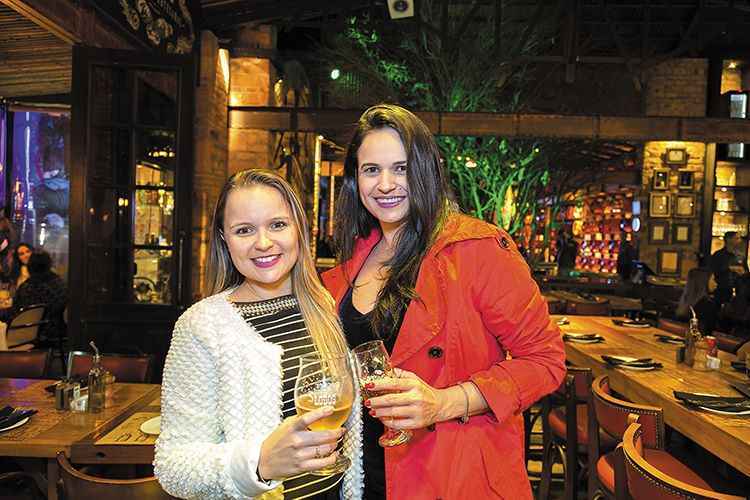 As amigas Núbia Souza e Glauciene Silva: As amigas Núbia Souza e Glauciene Silva: