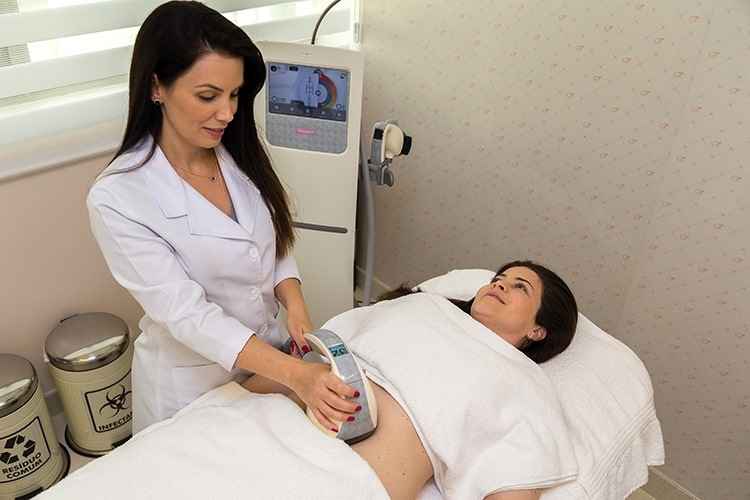 A professora Lilian Bambirra recorreu aos cuidados da fisioterapeuta Fernanda Rocha Oliveira e apostou no Velashape III para recuperar a silhueta: A professora Lilian Bambirra recorreu aos cuidados da fisioterapeuta Fernanda Rocha Oliveira e apostou no Velashape III para recuperar a silhueta: