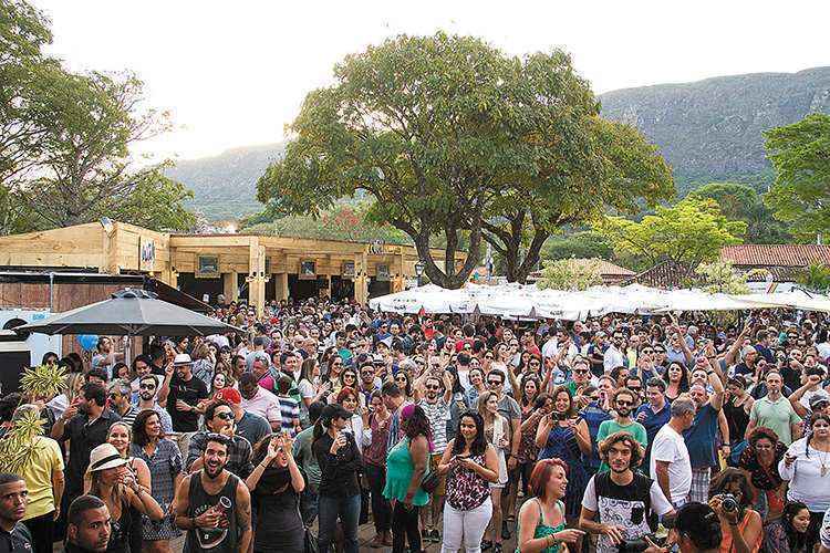 O Largo do Chef, no ano passado: praça deve ficar lotada mais uma vez até o dia 27 de agosto(foto: Rodrigo Sampaio/Divulgação) O Largo do Chef, no ano passado: praça deve ficar lotada mais uma vez até o dia 27 de agosto(foto: Rodrigo Sampaio/Divulgação)