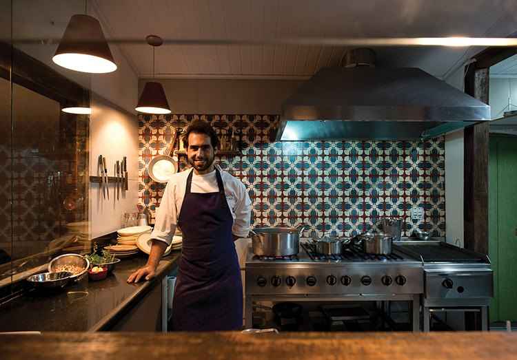 O chef Rodolfo Mayer, do restaurante Angatu,de Tiradentes: conhecido pelo uso de ingredientes brasileiros em seus pratos(foto: Angatu/Divulgação) O chef Rodolfo Mayer, do restaurante Angatu,de Tiradentes: conhecido pelo uso de ingredientes brasileiros em seus pratos(foto: Angatu/Divulgação)
