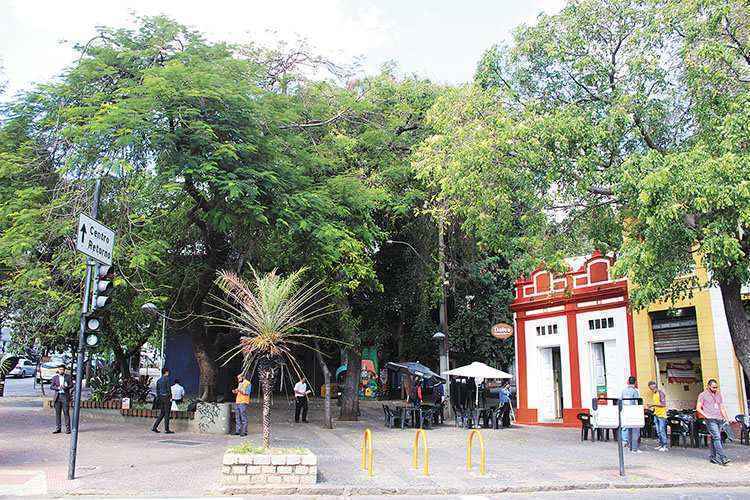Praça Benjamin Guimarães, mais conhecida como ABC, no Funcionários: até a década de 1960, clima era provinciano, já que o comércio ficava no centro da cidade(foto: Pádua de Carvalho/Encontro) Praça Benjamin Guimarães, mais conhecida como ABC, no Funcionários: até a década de 1960, clima era provinciano, já que o comércio ficava no centro da cidade(foto: Pádua de Carvalho/Encontro)