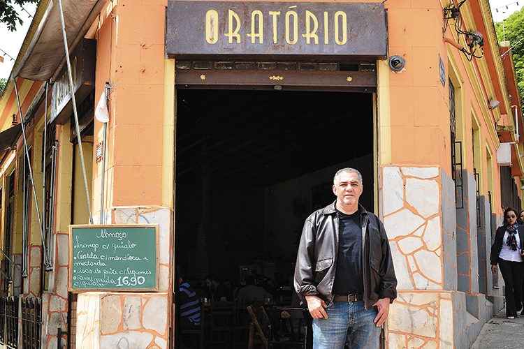 Um dos sócios do bar Oratório, cuja fachada é tombada pelo Patrimônio Cultural da cidade, Léo Ferreira: Um dos sócios do bar Oratório, cuja fachada é tombada pelo Patrimônio Cultural da cidade, Léo Ferreira: