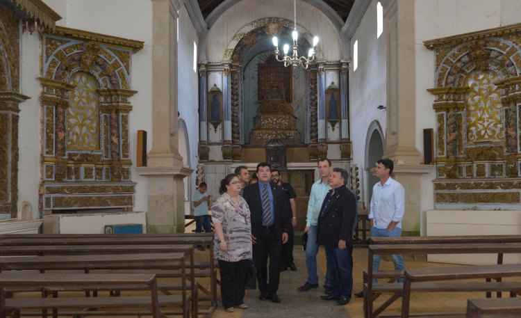 Deputados estaduais e membros do Instituto do Patrimônio Histórico e Artístico Nacional visitaram a matriz de Glaura para verificar os problemas estruturais da igreja(foto: Clarissa Barçante/ALMG/Divulgação) Deputados estaduais e membros do Instituto do Patrimônio Histórico e Artístico Nacional visitaram a matriz de Glaura para verificar os problemas estruturais da igreja(foto: Clarissa Barçante/ALMG/Divulgação)
