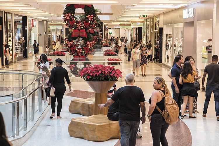 O movimento maior no BH Shopping no segundo semestre sinaliza mais confiança do consumidor: Natal representa 30% das vendas do mall(foto: Carol Reis/Divulgação) O movimento maior no BH Shopping no segundo semestre sinaliza mais confiança do consumidor: Natal representa 30% das vendas do mall(foto: Carol Reis/Divulgação)