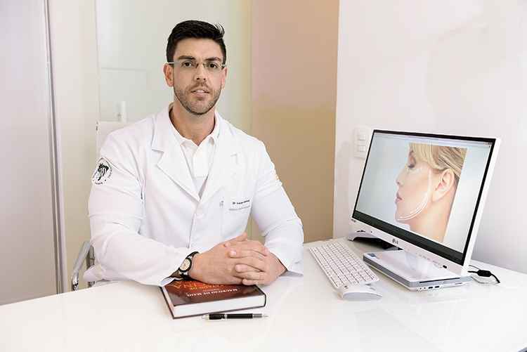 O dermatologista Lucas Miranda explica que os pontos da face são representados por letras e números, garantindo maior precisão à técnica. O dermatologista Lucas Miranda explica que os pontos da face são representados por letras e números, garantindo maior precisão à técnica.