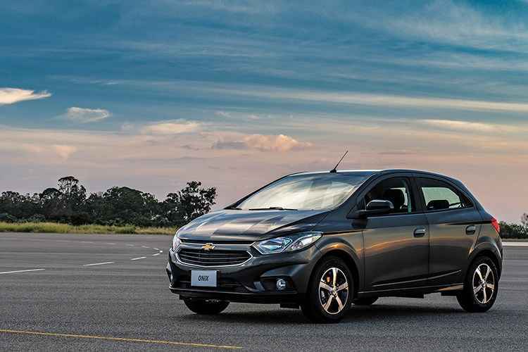 O Chevrolet Onix: líder em volume de emplacamentos em 2017, apesar do resultado ruim no teste de impacto(foto: Divulgação) O Chevrolet Onix: líder em volume de emplacamentos em 2017, apesar do resultado ruim no teste de impacto(foto: Divulgação)