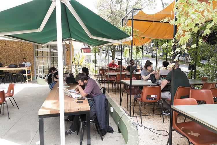 Área externa do Guaja, no Funcionários: corworking acaba de abrir uma loja pop-up no Shopping Cidade(foto: Ronaldo Dolabella/Encontro) Área externa do Guaja, no Funcionários: corworking acaba de abrir uma loja pop-up no Shopping Cidade(foto: Ronaldo Dolabella/Encontro)