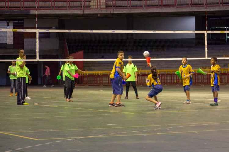 JOGOS COOPERATIVOS - Atividades com CONE E BOLA - Atividades de